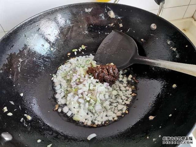 西红柿鸡蛋、韭菜鸡蛋、黄瓜鸡蛋、茄子青椒木耳、冬瓜馅饺子做法