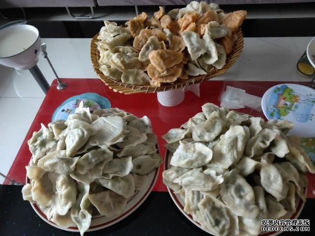 西红柿鸡蛋、韭菜鸡蛋、黄瓜鸡蛋、茄子青椒木耳、冬瓜馅饺子做法