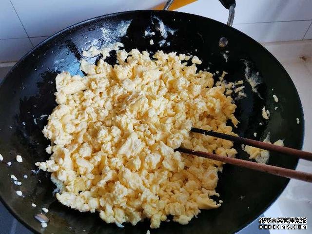 西红柿鸡蛋、韭菜鸡蛋、黄瓜鸡蛋、茄子青椒木耳、冬瓜馅饺子做法