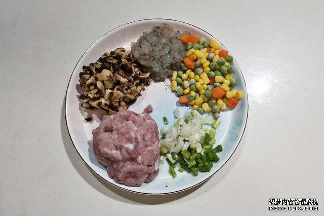 简易快手早餐，鲜香软糯一口一个，有肉有菜营养丰富，大满足