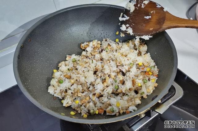 简易快手早餐，鲜香软糯一口一个，有肉有菜营养丰富，大满足