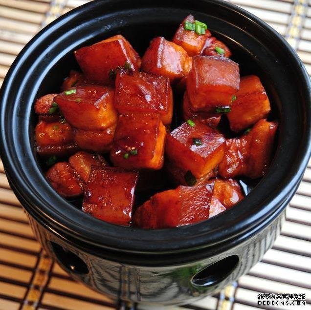 美食推荐：麻辣水煮鱼、砂锅红烧肉、炒雪菜、牛肉烧土豆