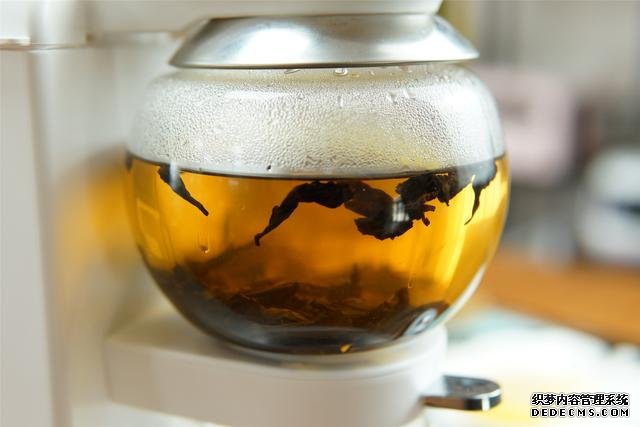 自制冰红茶和冰糖雪梨，5块钱成本，煮一锅放冰箱，冰爽过夏天